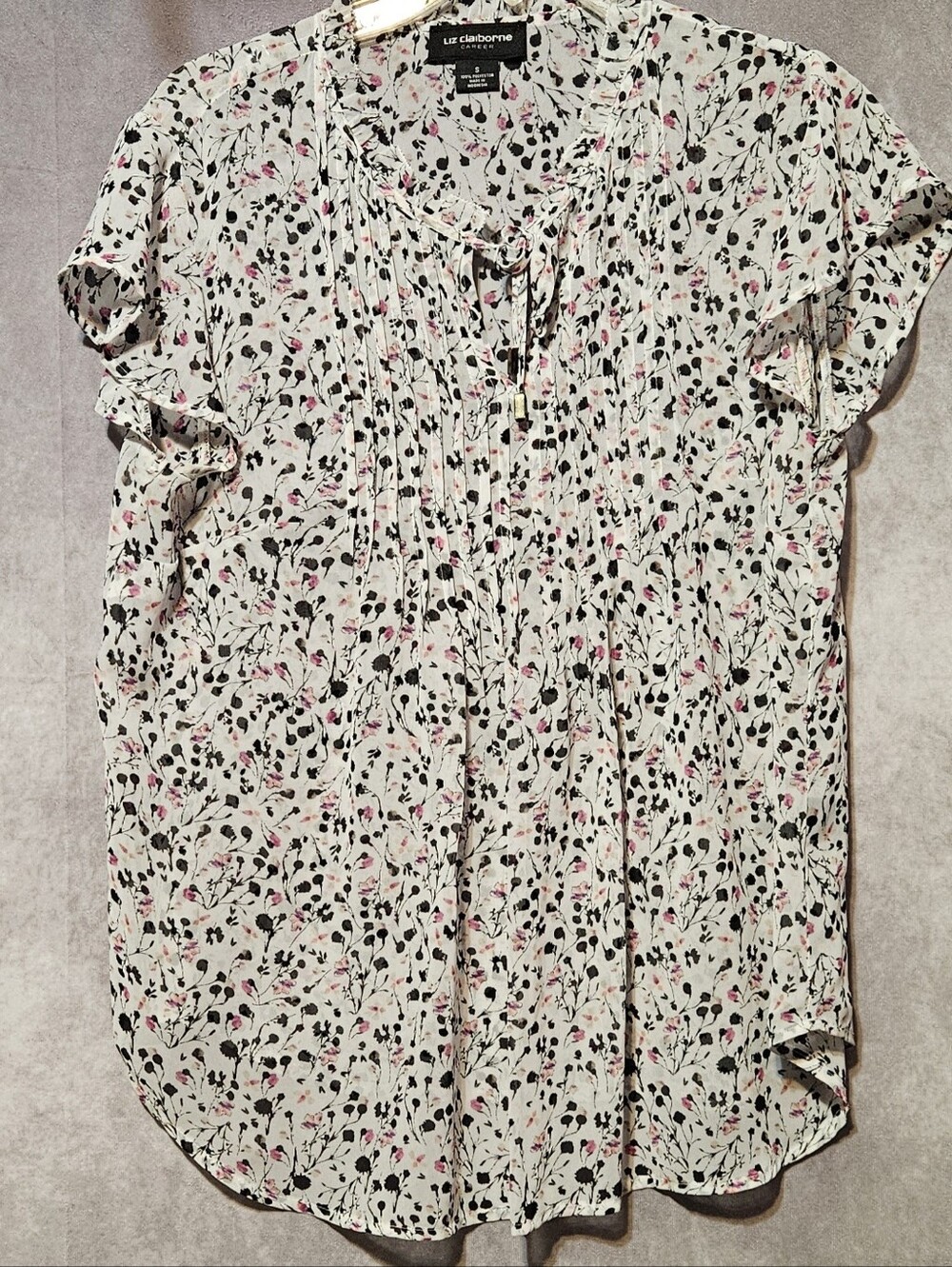 Liz Claiborne Career Womens Small Floral Blouse Short Flutter Sleeve Pleated